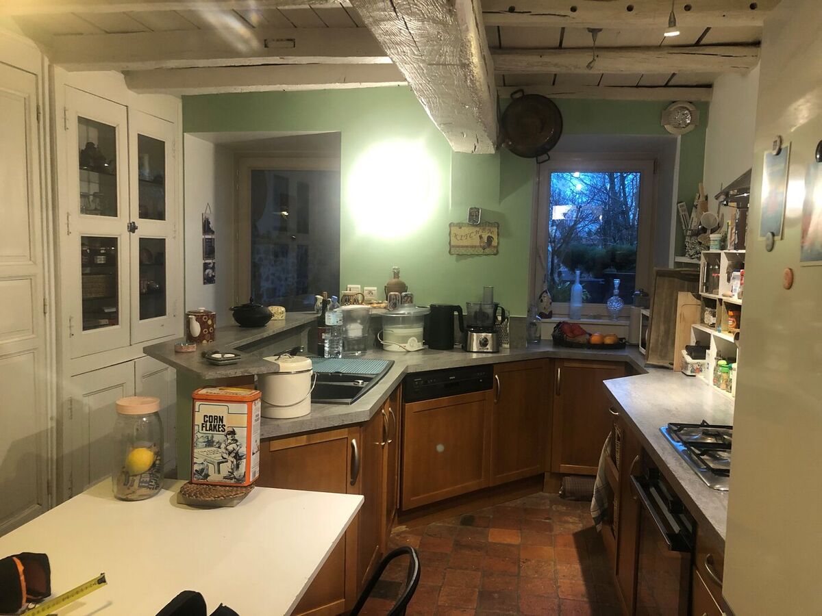 Vue générale de la cuisine avant les travaux