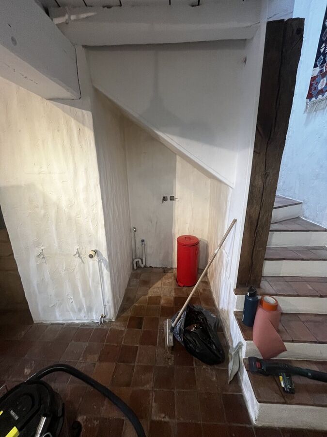 Mur et emplacement sous escalier après la dépose