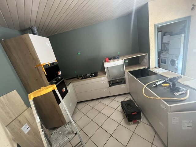 Péninsule de cuisine en cours de finition