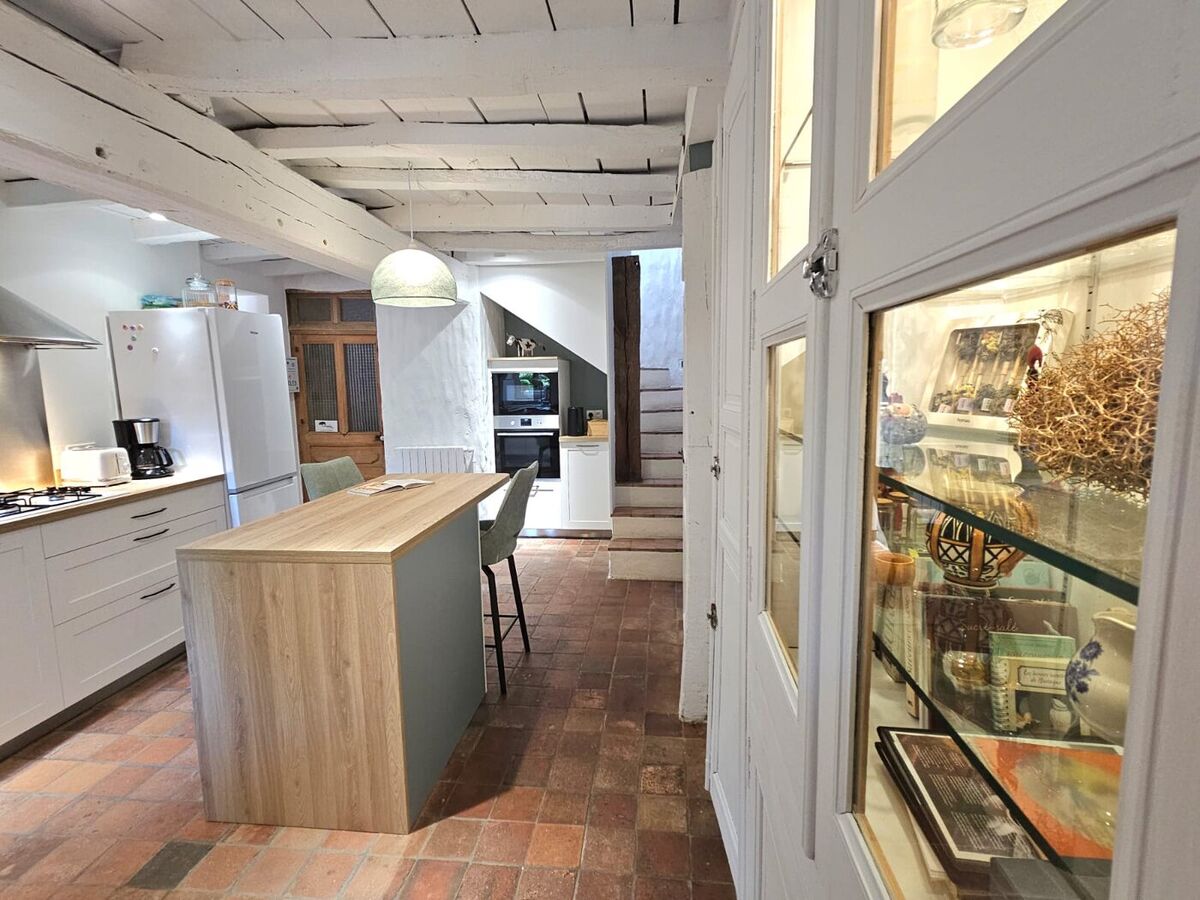 Vue finale de la cuisine depuis la pièce voisine