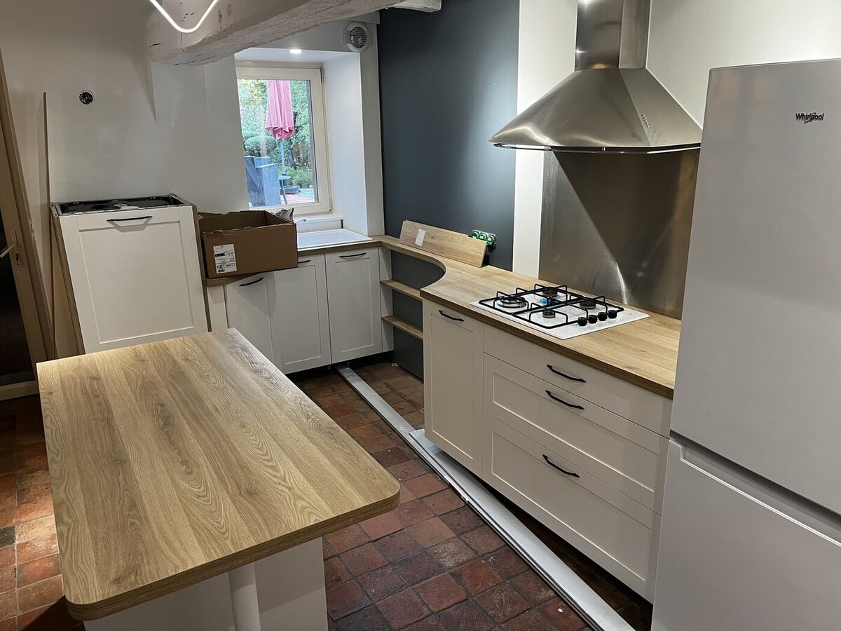 Vue générale de la cuisine presque terminée